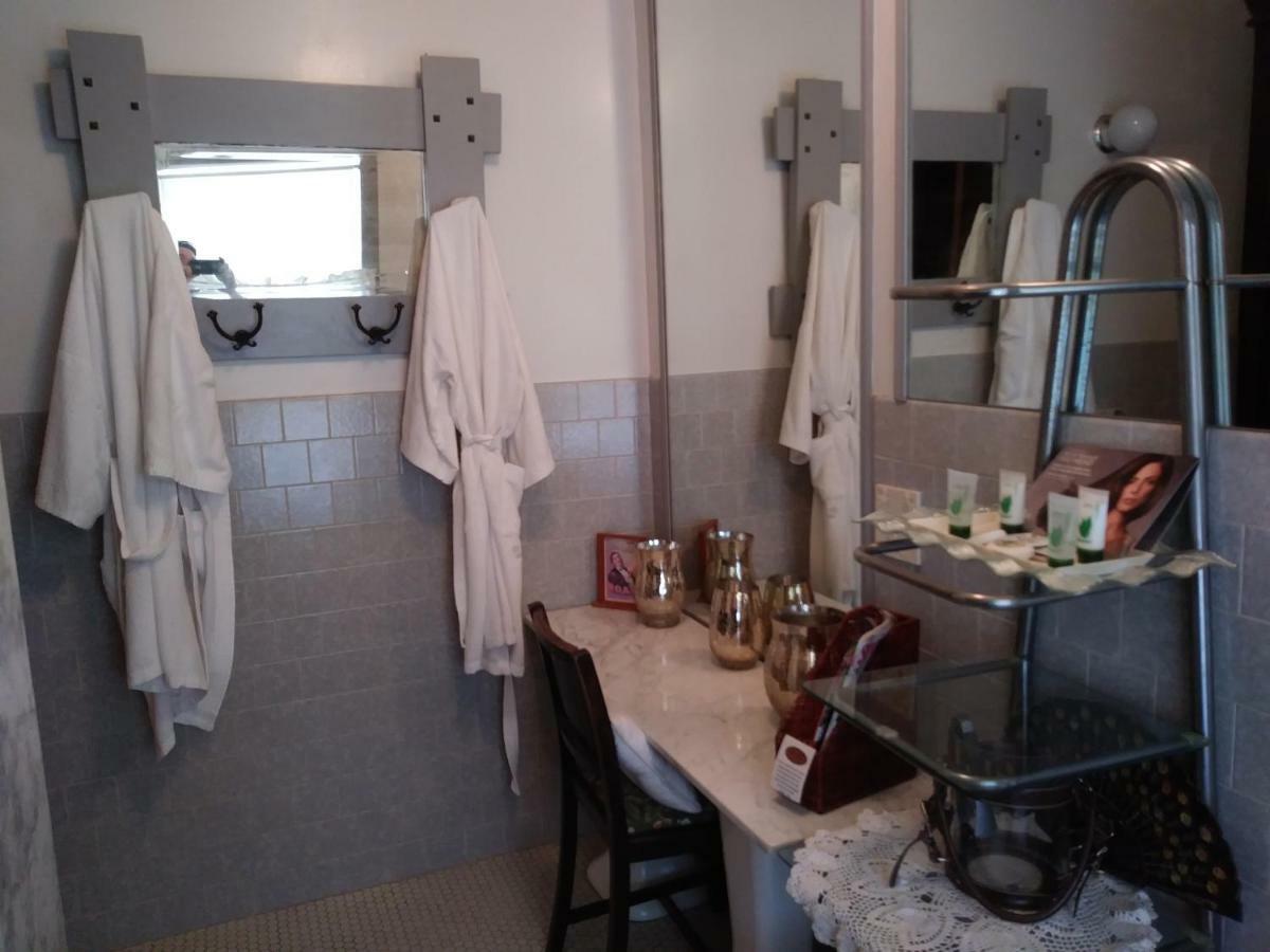 ג'יימסטאון The Palm Hotel מראה חיצוני תמונה